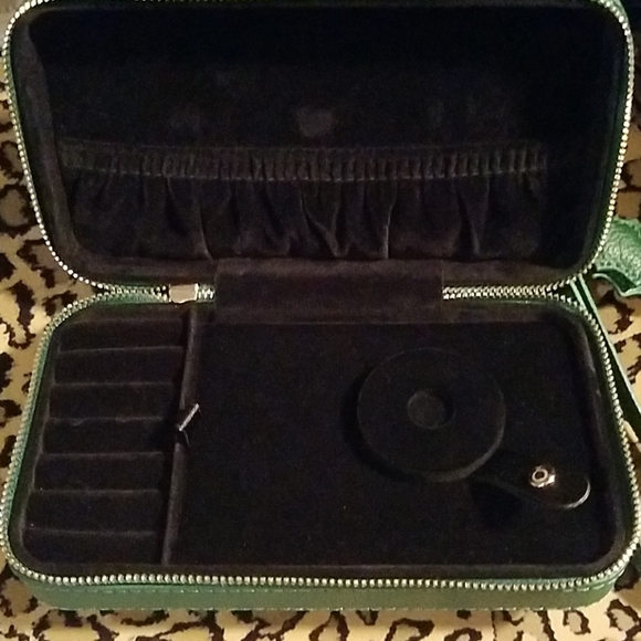 Pandora Holiday Green Travel Jewelry Box-NEW! - Picture 5 of 6